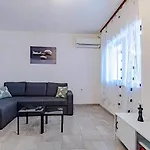 Mila Apartment Uble